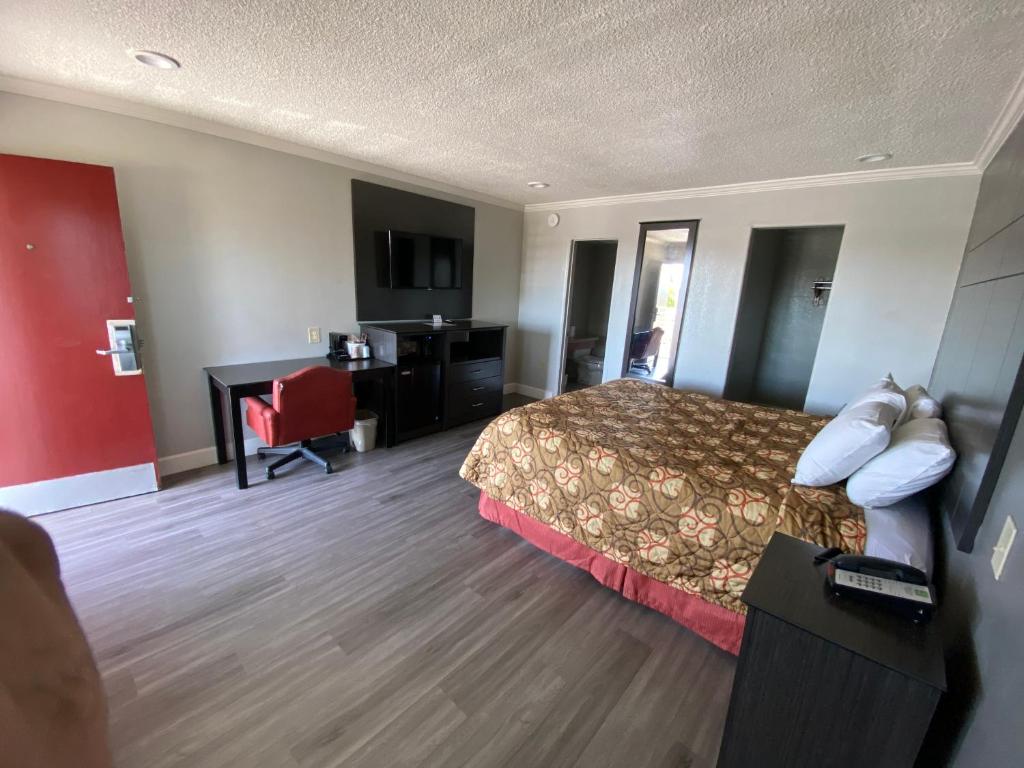 Budget Inn of Hayward - Deluxe King Room