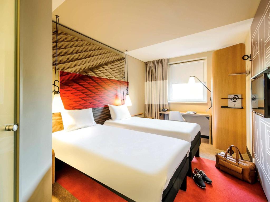 Postel nebo postele na pokoji v ubytování ibis Hotel Muenchen City West