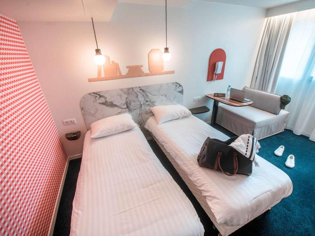 Postel nebo postele na pokoji v ubytování Hôtel ibis Styles Vichy Centre