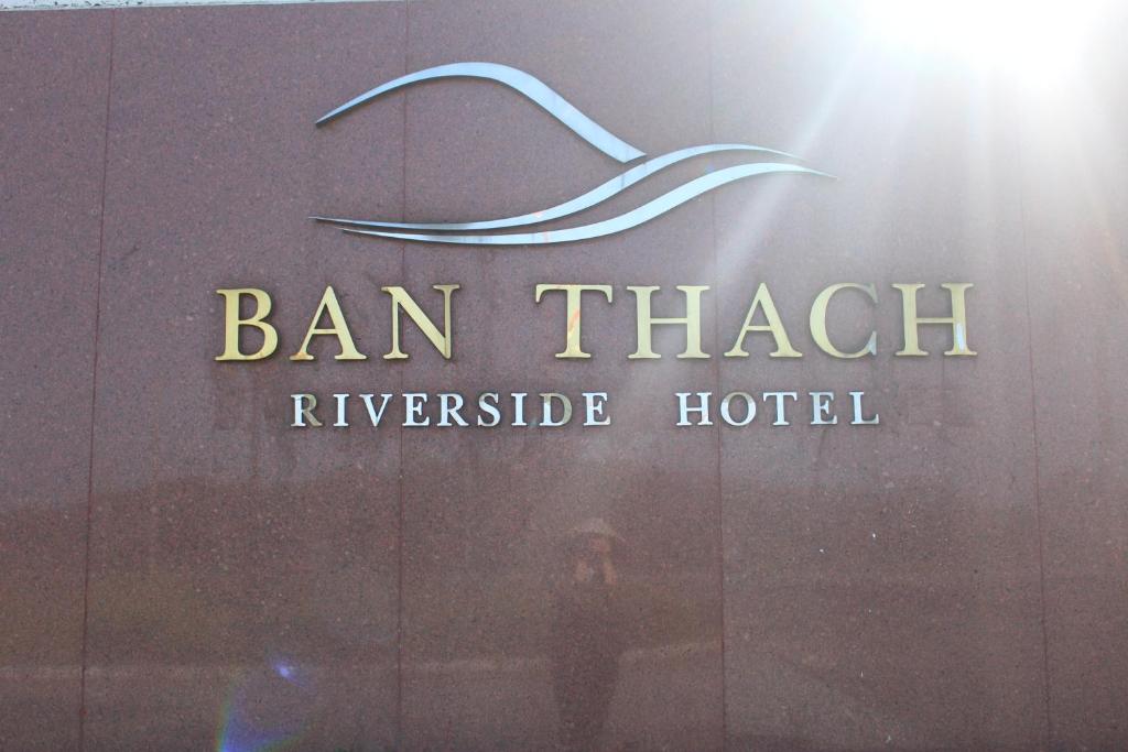 Certifikát, hodnocení, plakát nebo jiný dokument vystavený v ubytování Ban Thach Riverside Hotel & Resort