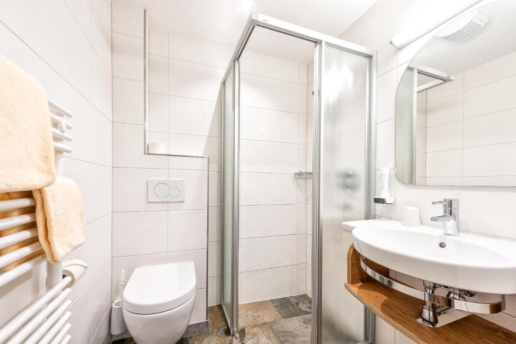 Koupelna v ubytování Hotel Garni Siegmundshof - inclusive Joker Card im Sommer