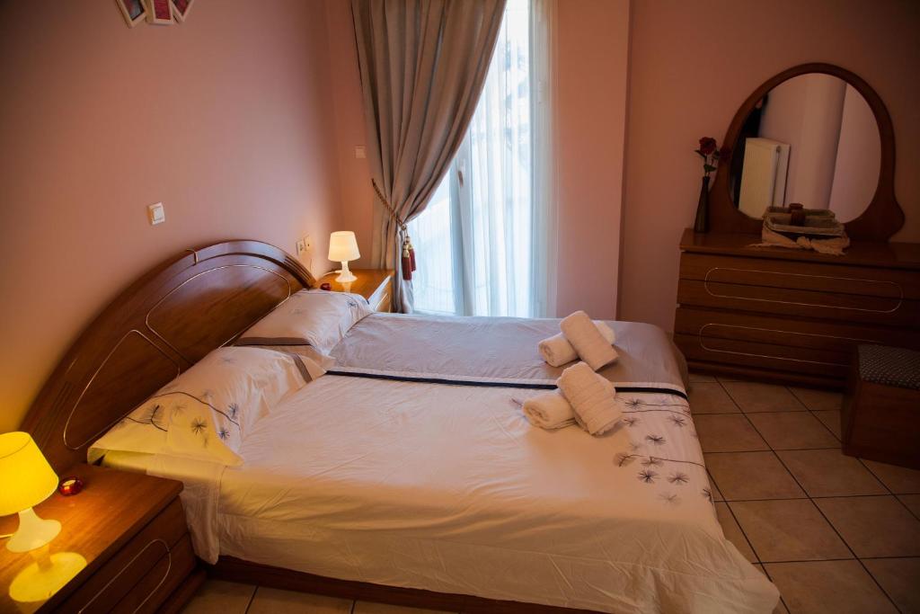 Posteľ alebo postele v izbe v ubytovaní Greg's house Kefalonia