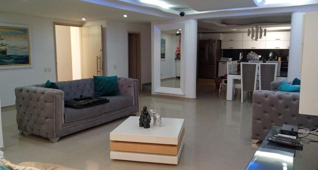 Apartment In Cartagena In Front Of The Beach Of 4 Bedrooms
