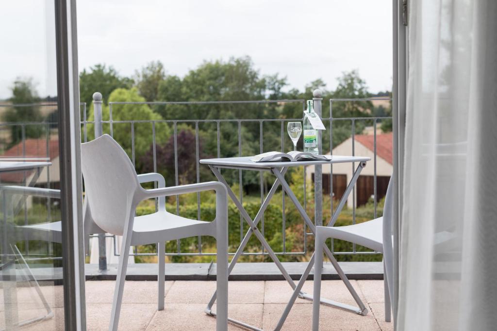 Landhotel Rügheim - Double Room With Balcony