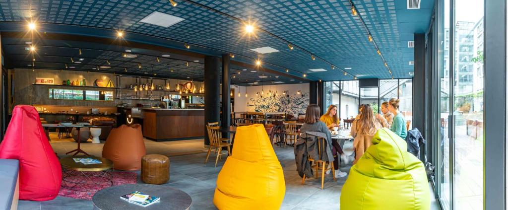 Posezení v ubytování Hostel Le Hüb Grenoble