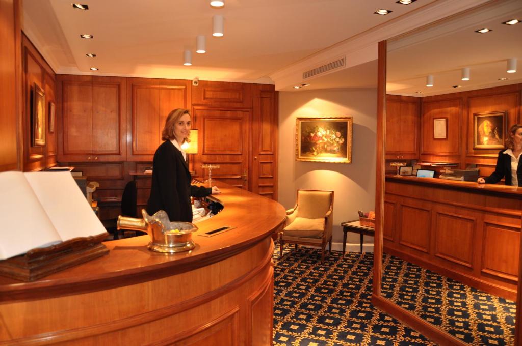 a woman standing at a counter in a courtroom at Hotel Splendid in Cannes