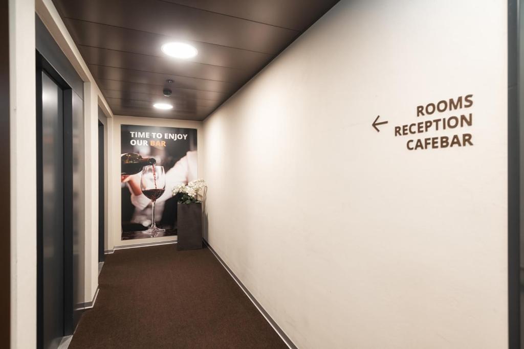 Hotel one66 (free parking garage) - Resim 27