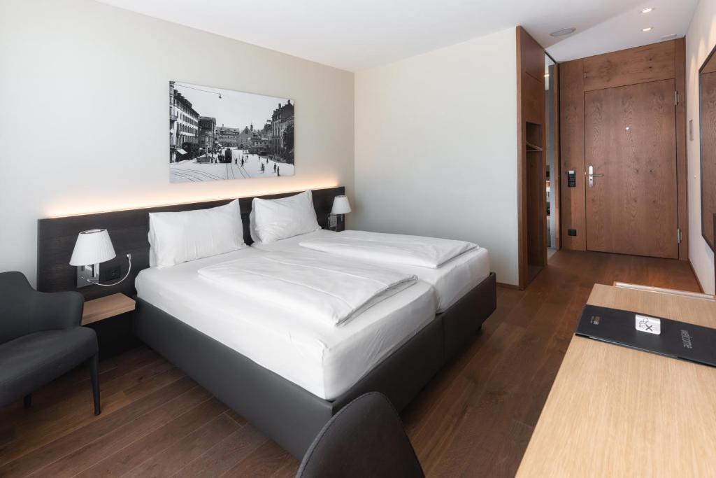 Hotel one66 (free parking garage) - Resim 19
