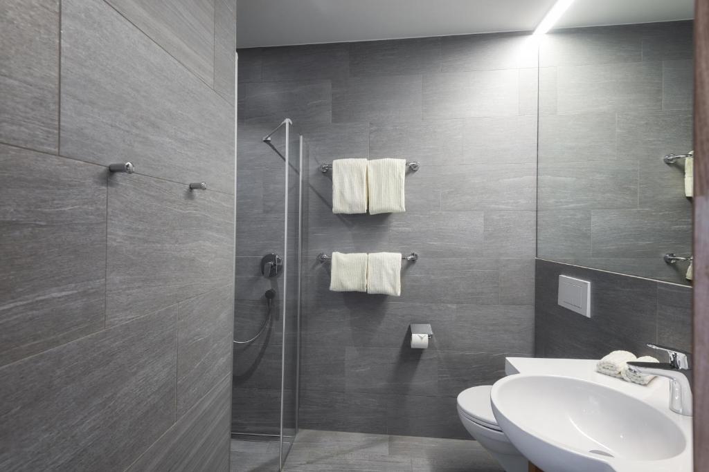 Hotel one66 (free parking garage) - Resim 21