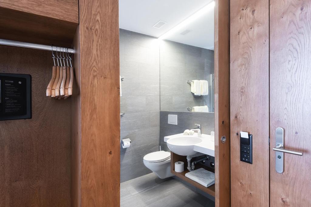 Hotel one66 (free parking garage) - Resim 22