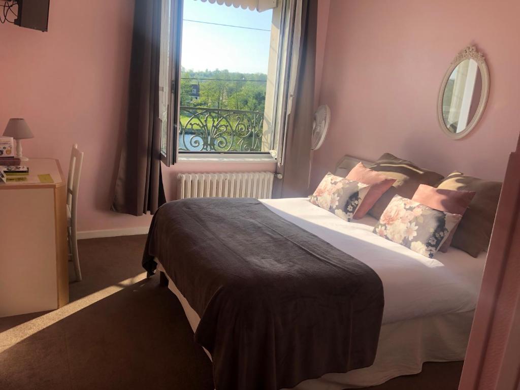 Postel nebo postele na pokoji v ubytování Hotel de L'Oise