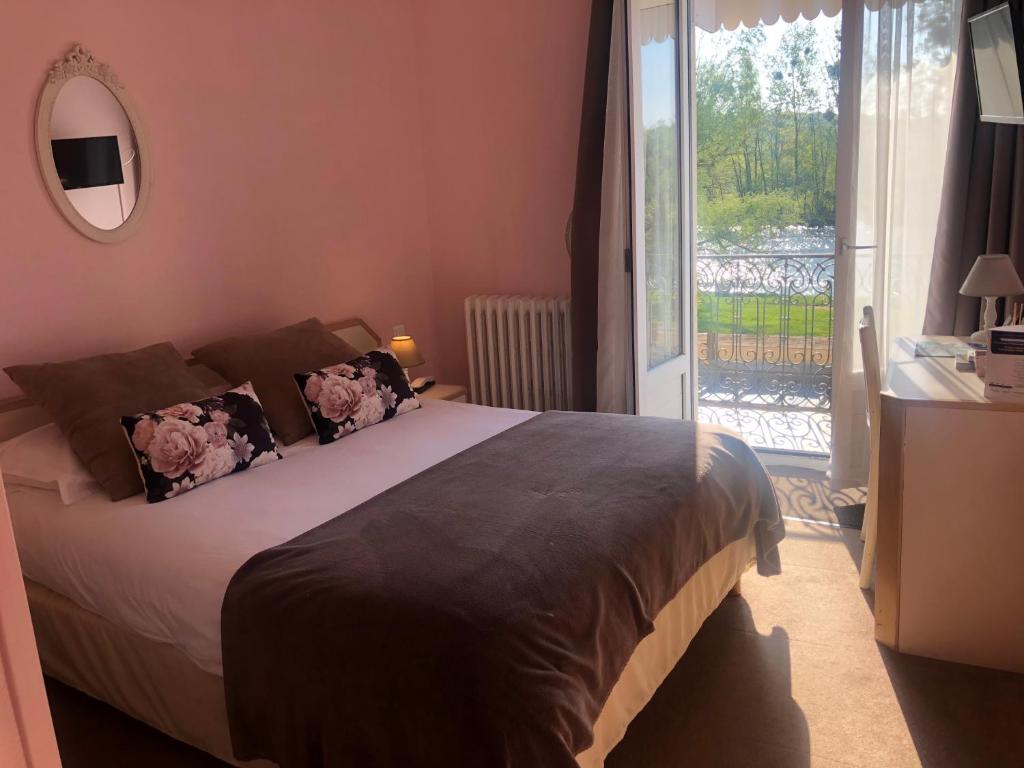 Postel nebo postele na pokoji v ubytování Hotel de L'Oise