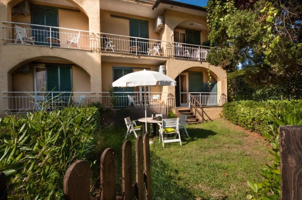 Сад в Residence Golfo Della Lacona