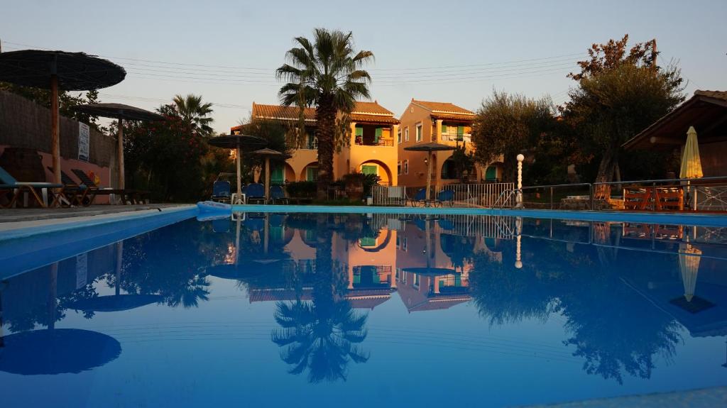 Piscine de l'établissement Artemis Apartments ( Yiannis House) ou située à proximité