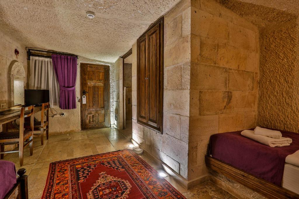 Hidden Cave Hotel - 1