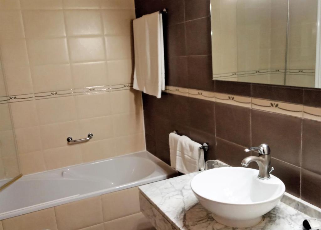 Hotel Muralleta, Ribarroja del Turia – Precios actualizados 2023