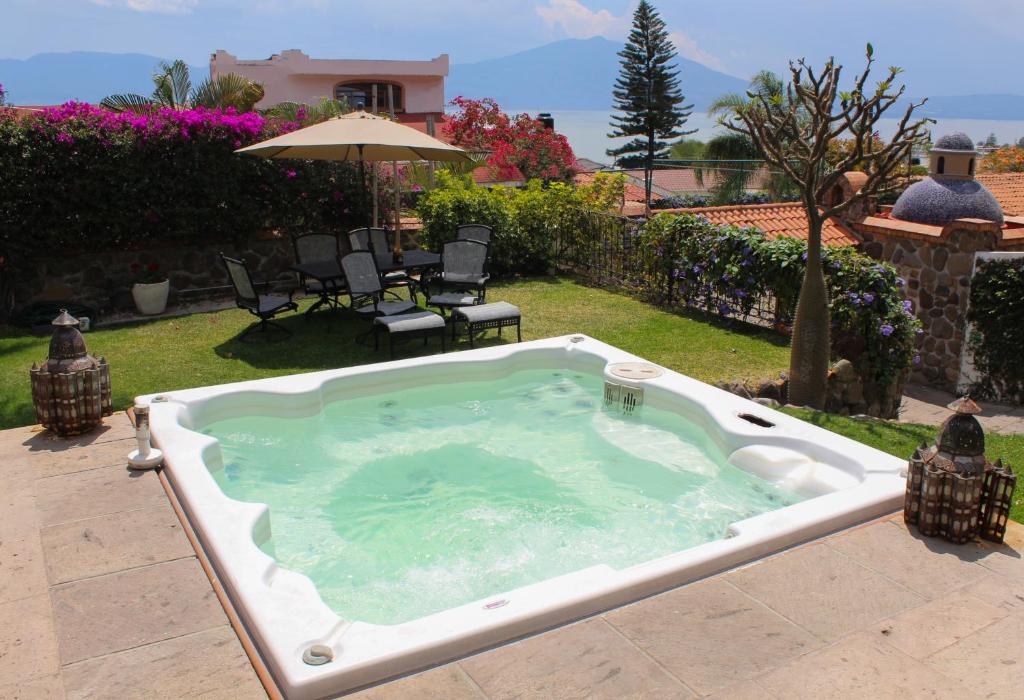 Zahrada ubytování Hotel Lindo Ajijic Bed & Breakfast