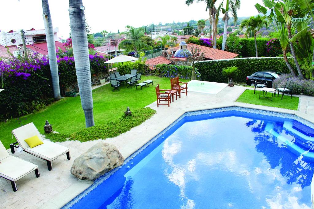 Bazén v ubytování Hotel Lindo Ajijic Bed & Breakfast nebo v jeho okolí