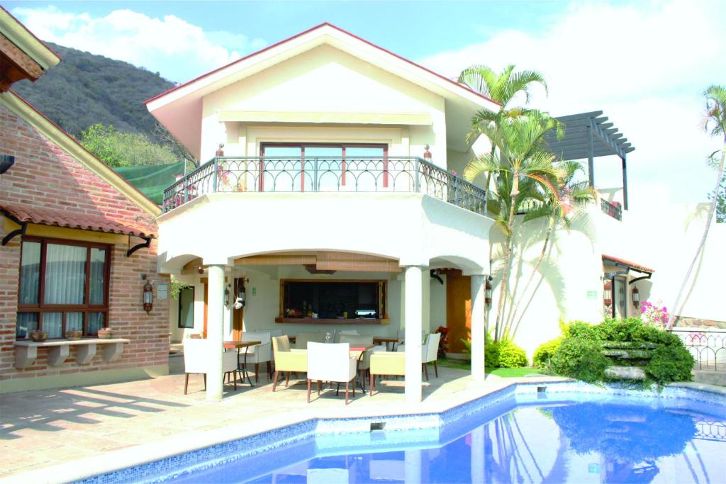 Bazén v ubytování Hotel Lindo Ajijic Bed & Breakfast nebo v jeho okolí