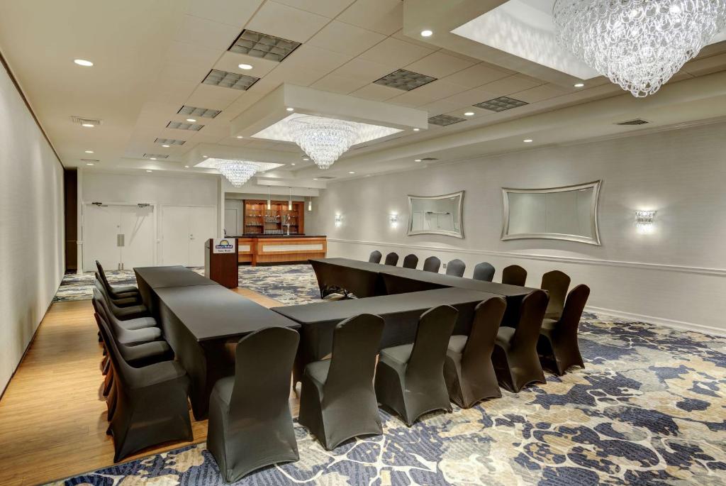 Konferenční prostory v ubytování Days Hotel by Wyndham Toms River Jersey Shore