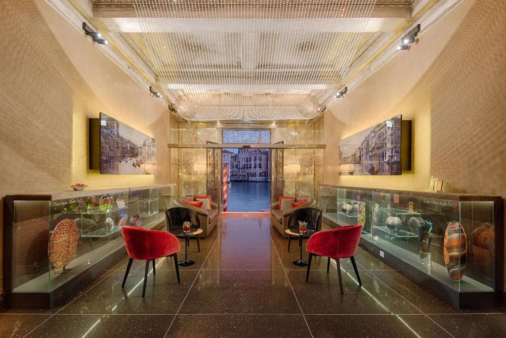 a hall with chairs and fish tanks in a museum at Palazzo Barocci in Venice