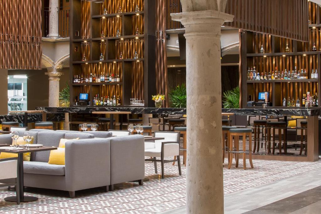 Restaurace v ubytování Hotel Indigo Guadalajara Expo by IHG