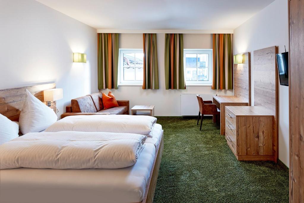 Posteľ alebo postele v izbe v ubytovaní Hotel Flatscher
