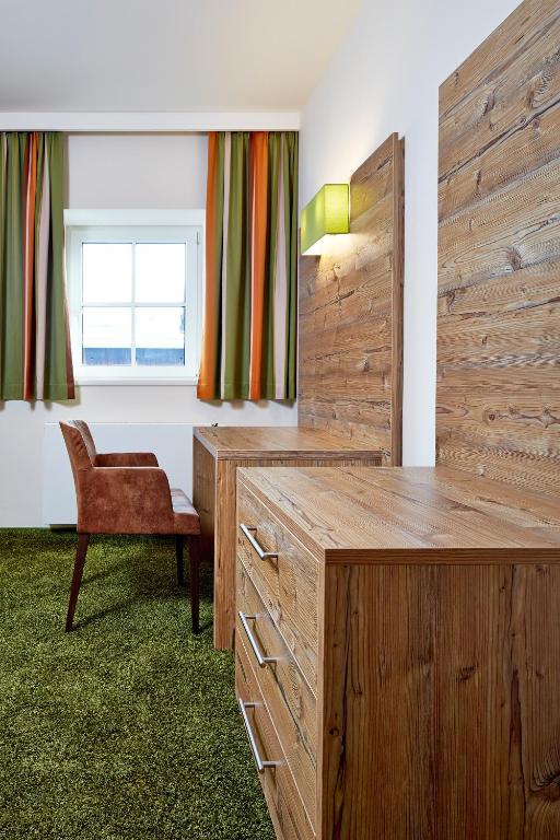 Posteľ alebo postele v izbe v ubytovaní Hotel Flatscher