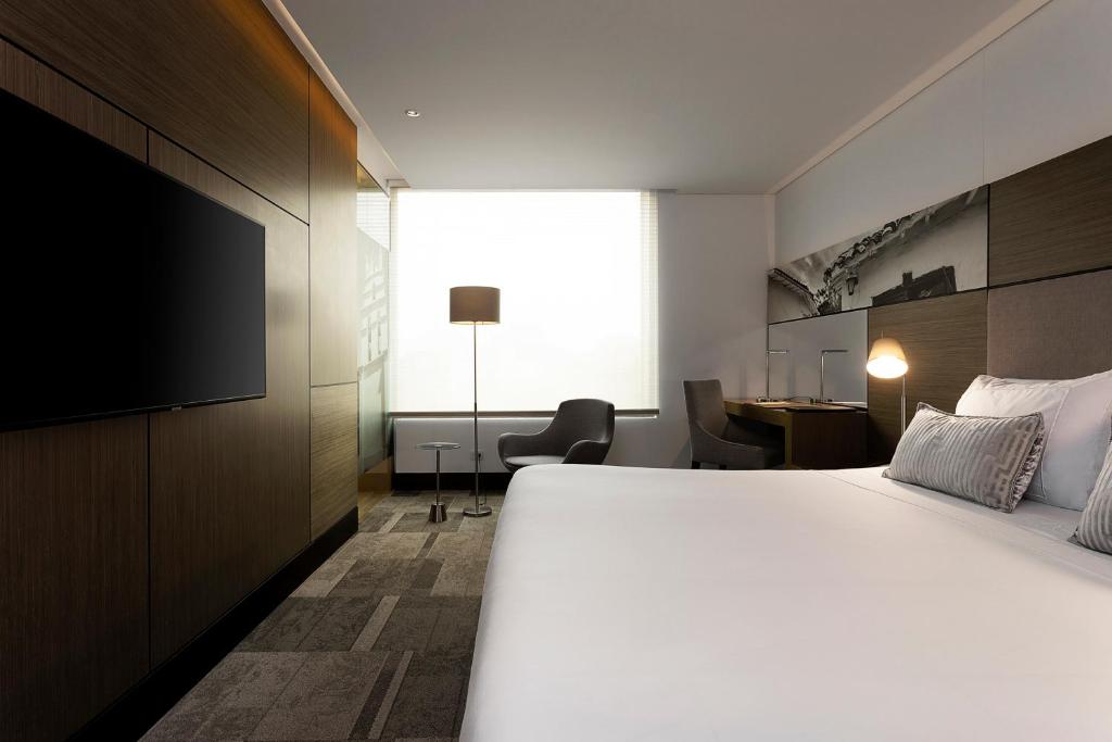 Postel nebo postele na pokoji v ubytování EK Hotel By Preferred Hotels Group