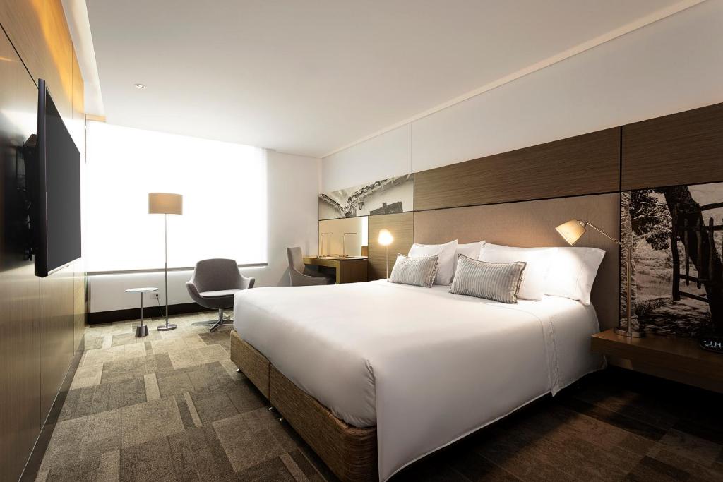 Postel nebo postele na pokoji v ubytování EK Hotel By Preferred Hotels Group