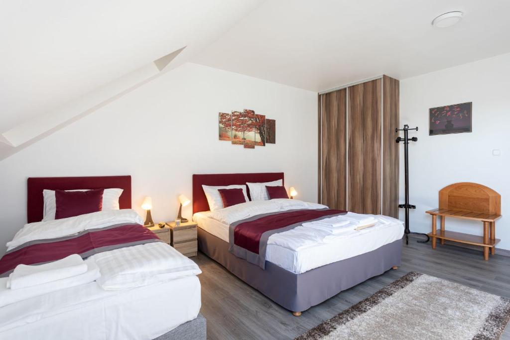 A bed or beds in a room at Hooper's Vendégház