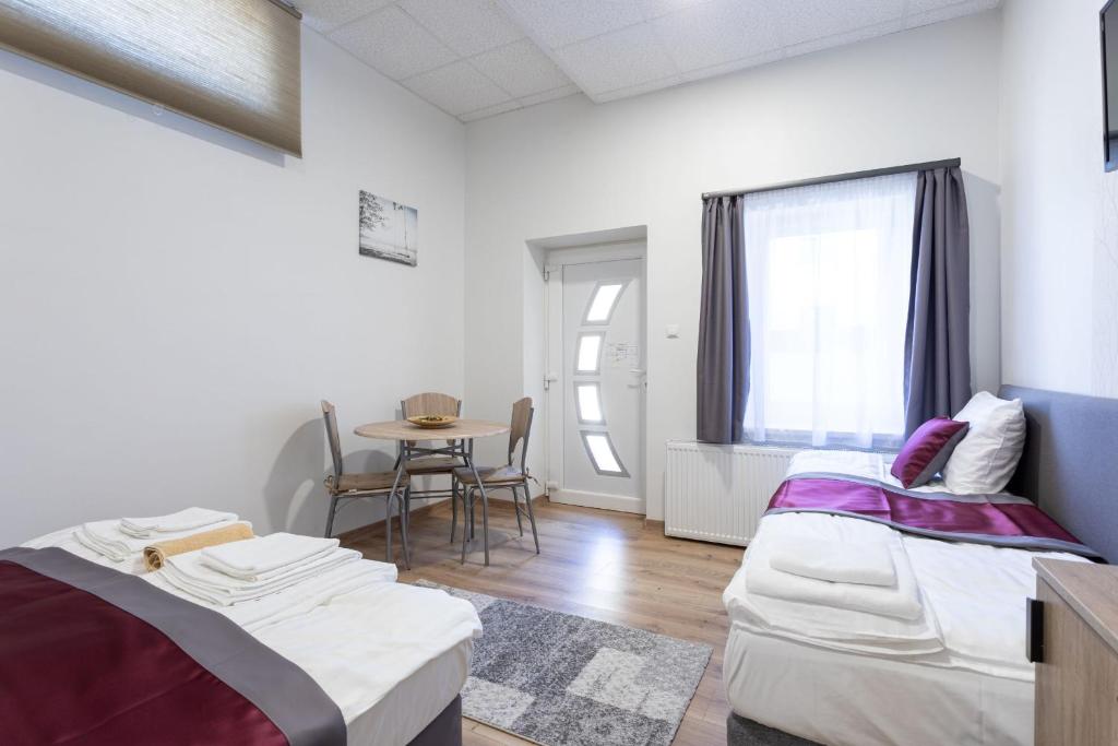 A bed or beds in a room at Hooper's Vendégház