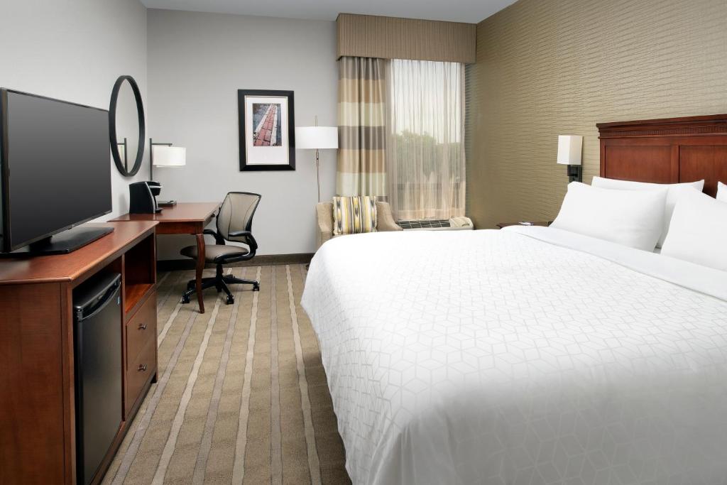 Holiday Inn Express Boston North-Woburn by IHG - King Room - Mobility Access/Hearing Accessible