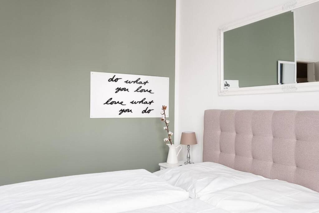 Кровать или кровати в номере SC 5 Cozy Family & Business Flair welcomes you - Rockchair Apartments