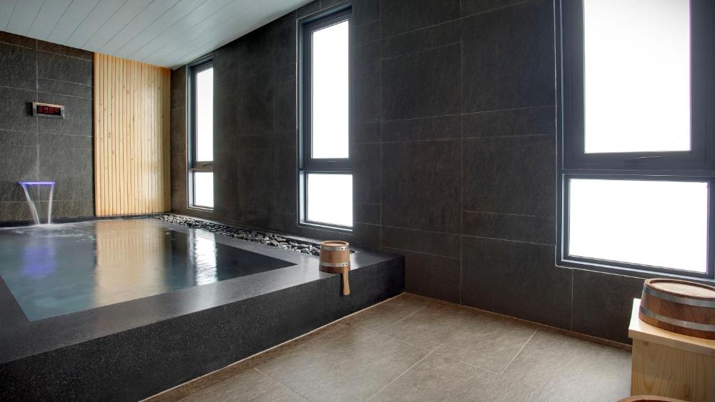 Staybridge Suites Bangkok Thonglor by IHG - Resim 25