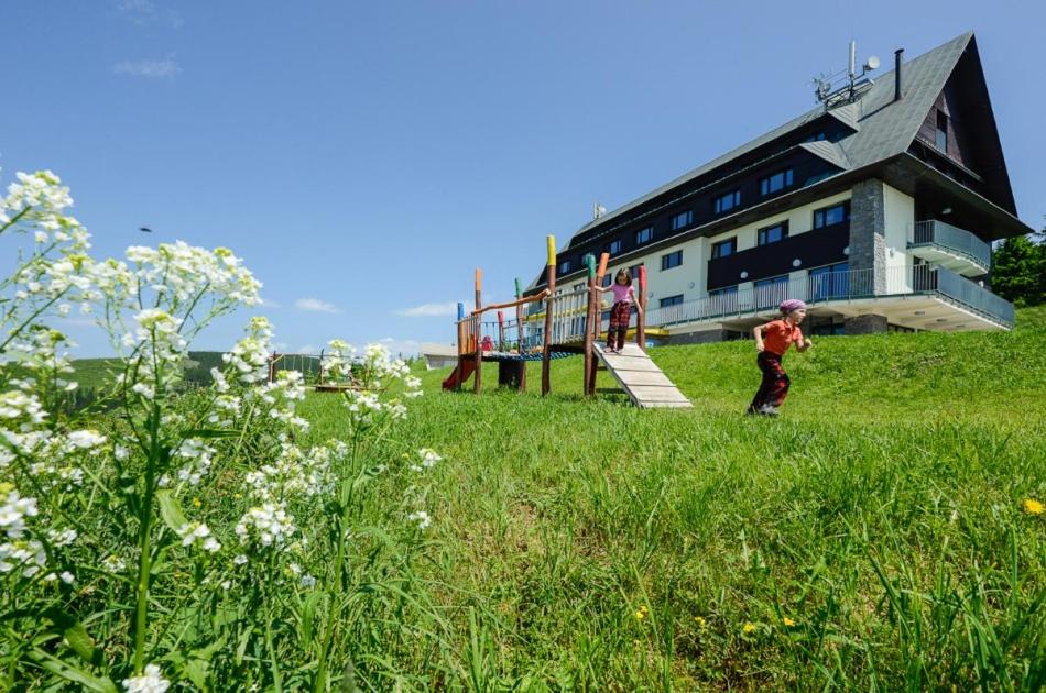 Zahrada ubytování Horský Hotel Friesovy Boudy