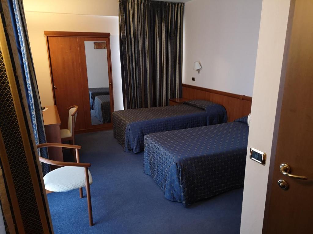 Valdenza Hotel - Tweepersoonskamer Met 2 Aparte Bedden