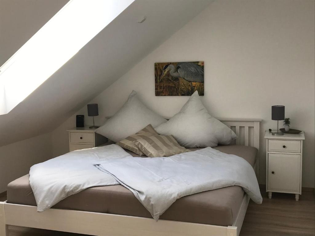 a bed with white sheets and pillows in a bedroom at Elb Nest Gästehaus in Neu Darchau