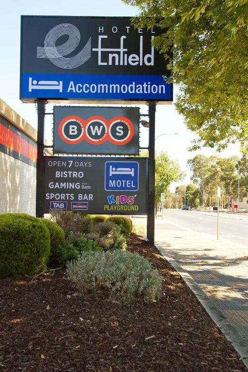 Certifikát, hodnocení, plakát nebo jiný dokument vystavený v ubytování Enfield Hotel