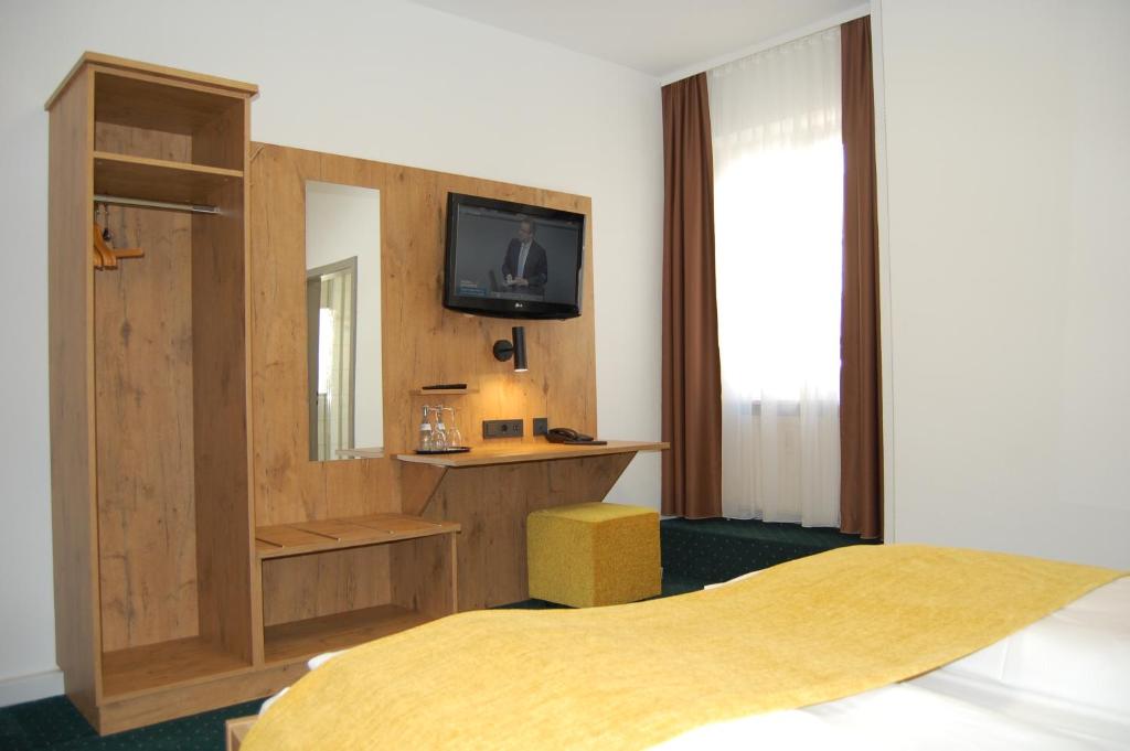 Postel nebo postele na pokoji v ubytování Hotel Am Markt