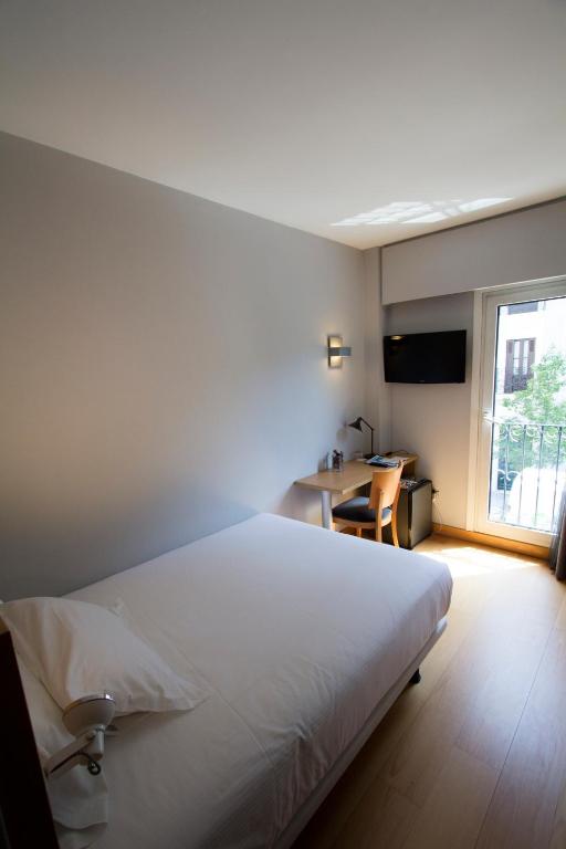 Postel nebo postele na pokoji v ubytování Hotel Jauregui