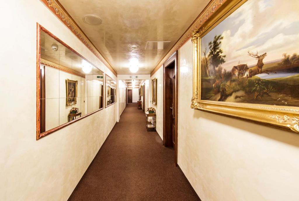 Hotel Palais Porcia - Resim 24