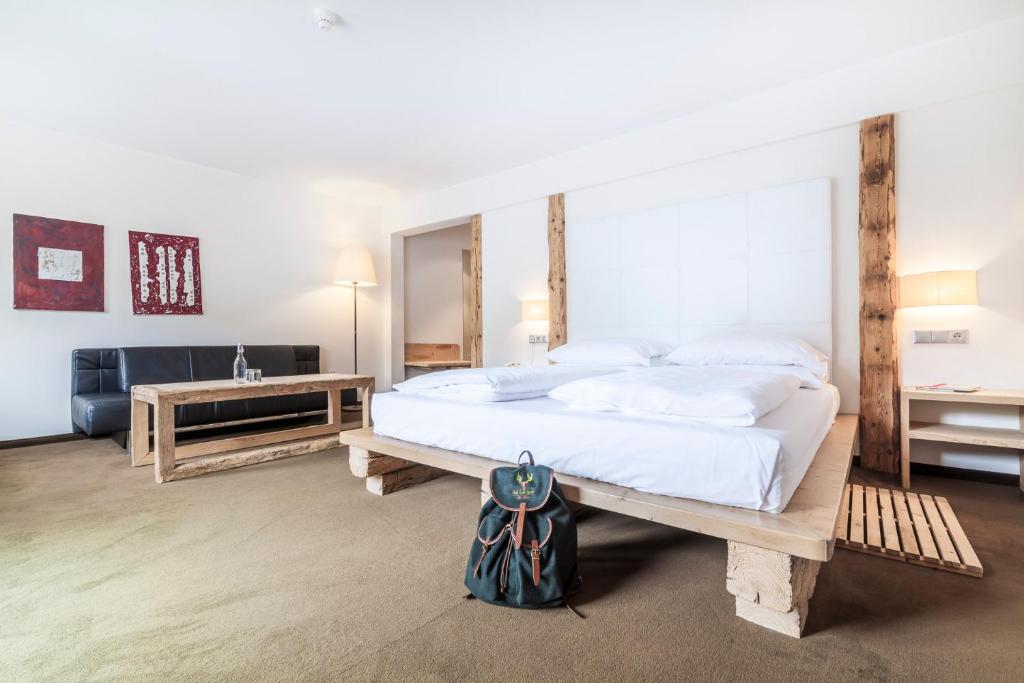 Postel nebo postele na pokoji v ubytování Hotel Bad Schörgau