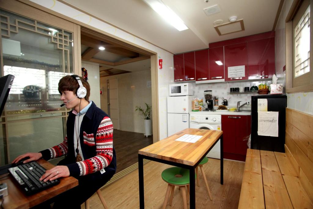 Kuchyň nebo kuchyňský kout v ubytování K-POP Residence Myeongdong 1