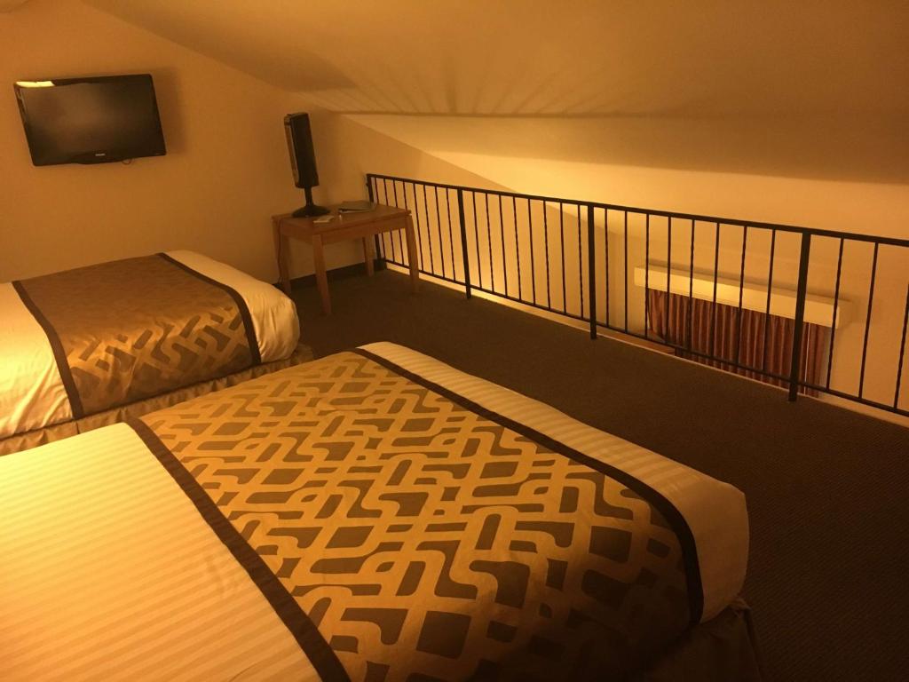Postel nebo postele na pokoji v ubytování RiverTree Inn & Suites