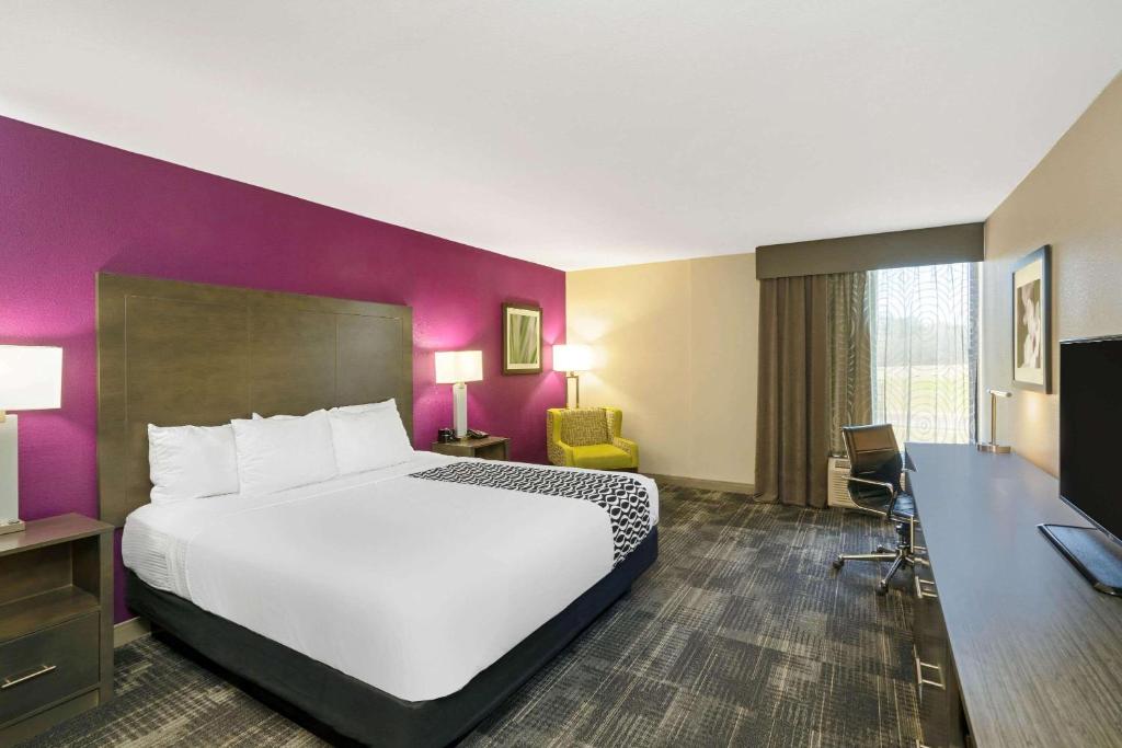 La Quinta by Wyndham Columbus MS - King Room - Acceso A Movilidad/no Fumar