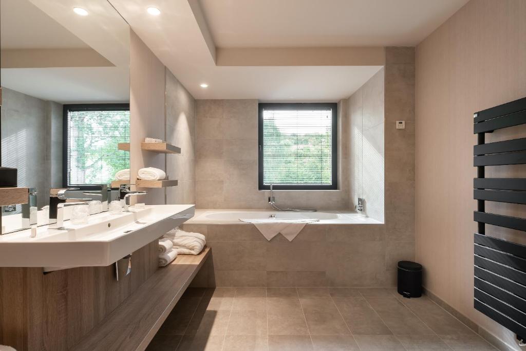 Koupelna v ubytování Hotel Restaurant Van Der Valk Nivelles-Sud