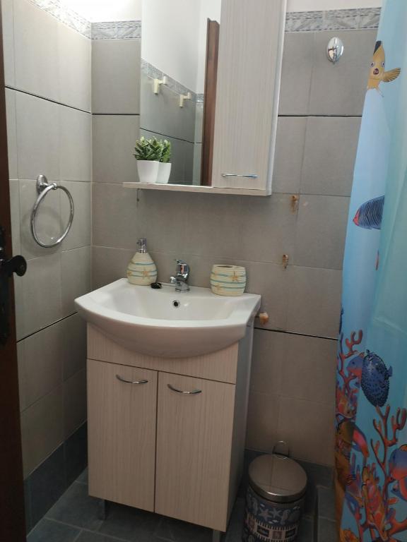 A bathroom at Παραθαλασσια στουντιο Μιχαλιας Sea view studio Michalias