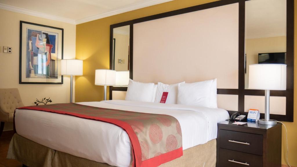 Ramada Plaza by Wyndham Marco Polo Beach Resort - 