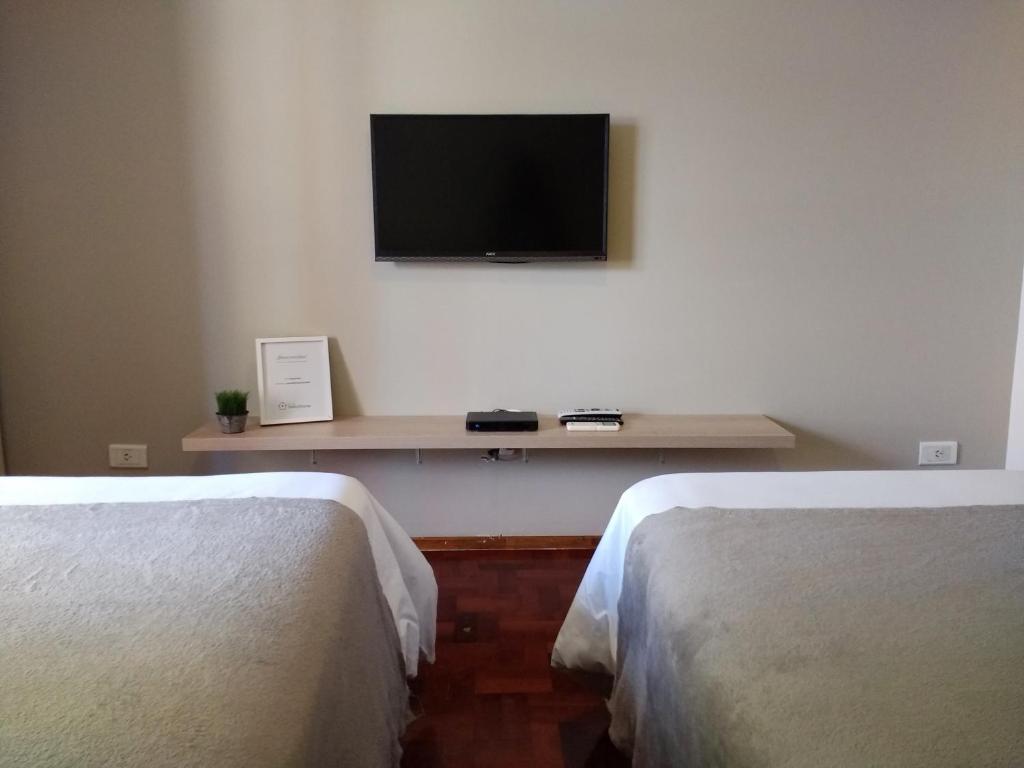 TV a/nebo společenská místnost v ubytování Departamentos Lugar